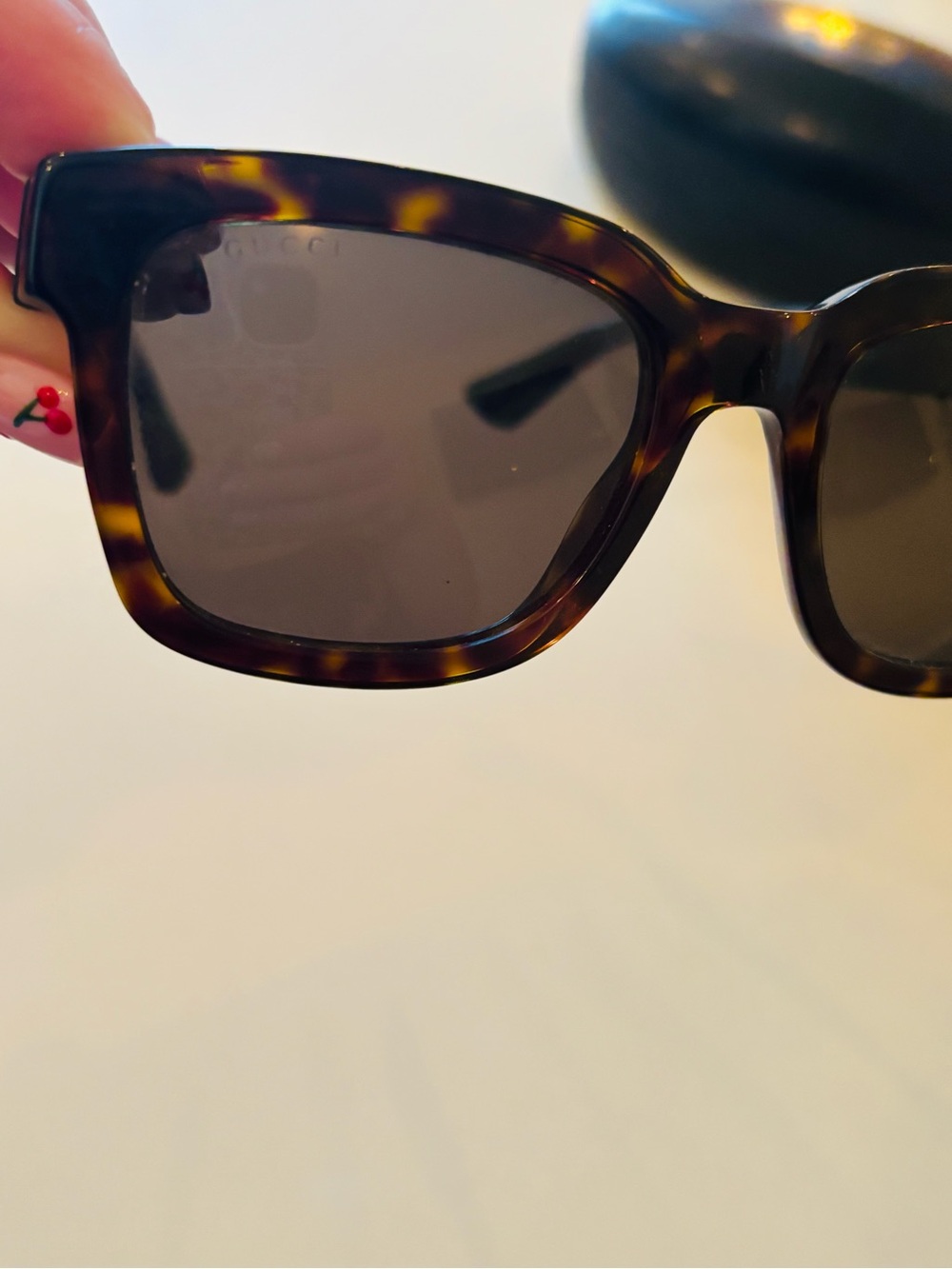 Gucci Tortoiseshell Sunglasses - Picture 4 of 7